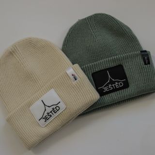 Jaro už je sice za rohem, ale na Ještědu je pořád zima🥶Zabalte se s námi do nový barev. 🎨 Kulich RaJOn KOLEKCE JEŠTĚD⛰️...