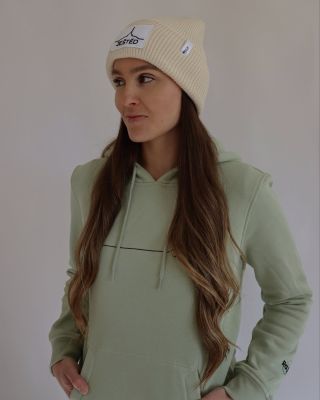 Samozřejmě jsme mysleli i na dámy👱🏼‍♀️. Nové barvy si zamilujete🫶🏼. Naše nové mikiny a kulichy RaJOn KOLEKCE JEŠTĚD ⛰️...