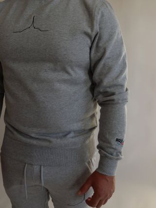 Minimalismus, pohodlí a český design v jednom.🩶Naše mikina a tepláky RaJOn ti sednou, ať jsi ve městě, nebo v přírodě.🌲🌳🏘️...